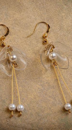Koruja kierrätysmateriaaleista. Upcycle with Jing.