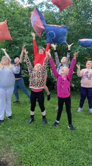 Kesäkivaa käsillä -leirillä on kivaa