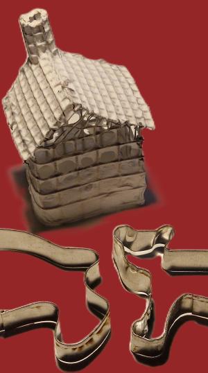 piparimuotit ja pieni valotalo metalliverkosta