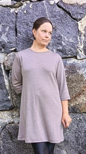 beige mekko merinovillakankaasta