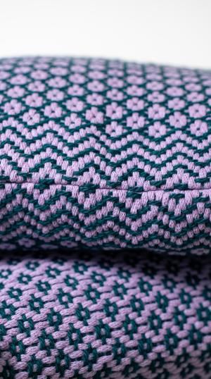 liilavihreää pintaa sylikangaspuilla