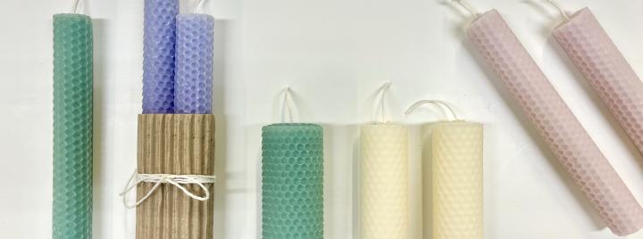 Mehiläisvahasta rullattuja kynttilöitä