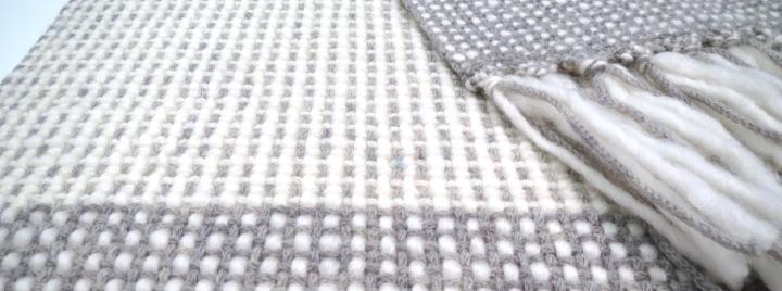 pirtakangaspuilla kudottu huivi