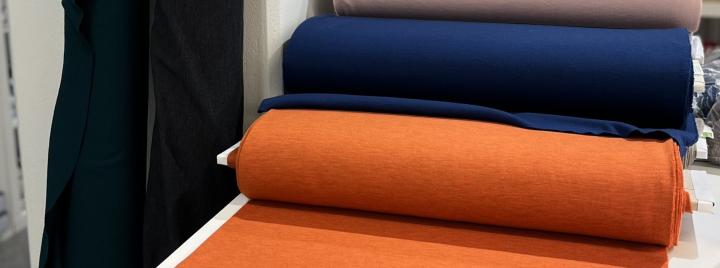 eri värisiä merinovillakankaita