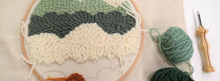 Pyöreään kehykseen tuftattua pintaa