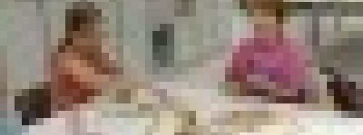 nuoria kesäkivaa leirillä