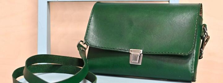 parkkinahka laukku itse värjätystä nahasta