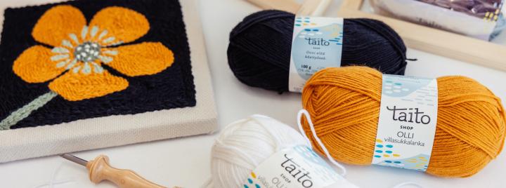 tuftattu niittyleinikkikuvioinen neliötaulu